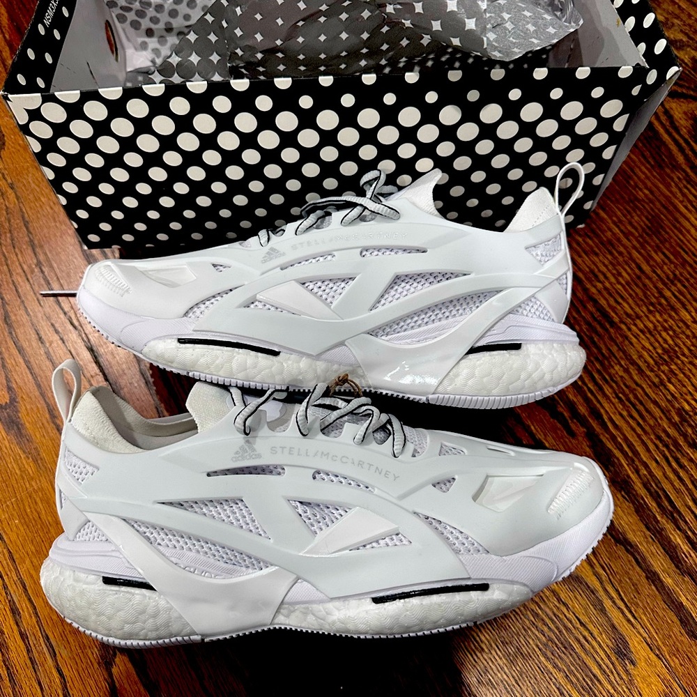 Stella McCartney Adidas 8.5 brand new shoes (never worn)